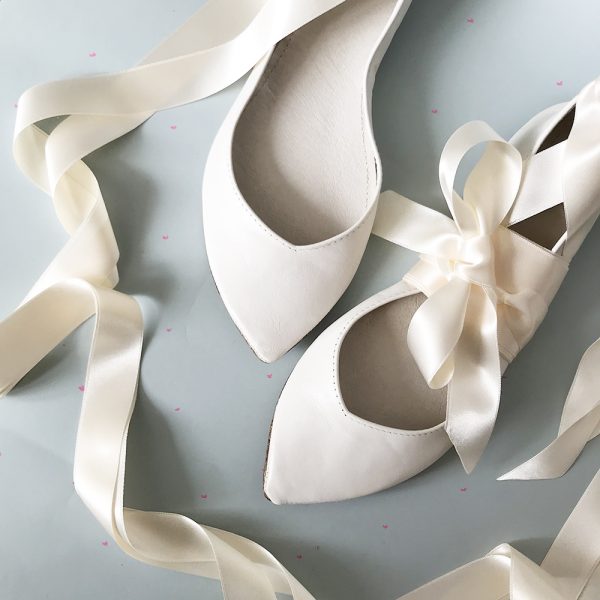 POINTED FLATS in WHITE LEATHER and RIBBONS
