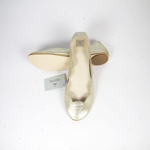 SCALLOPED ROUND FLATS IN GOLD SOFT LEATHER
