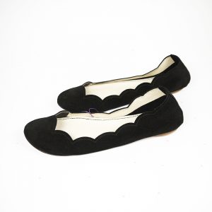 Elehandmade SCALLOPED ROUND FLATS IN BLACK SOFT LEATHER