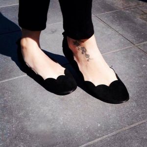 Elehandmade SCALLOPED ROUND FLATS IN BLACK SOFT LEATHER