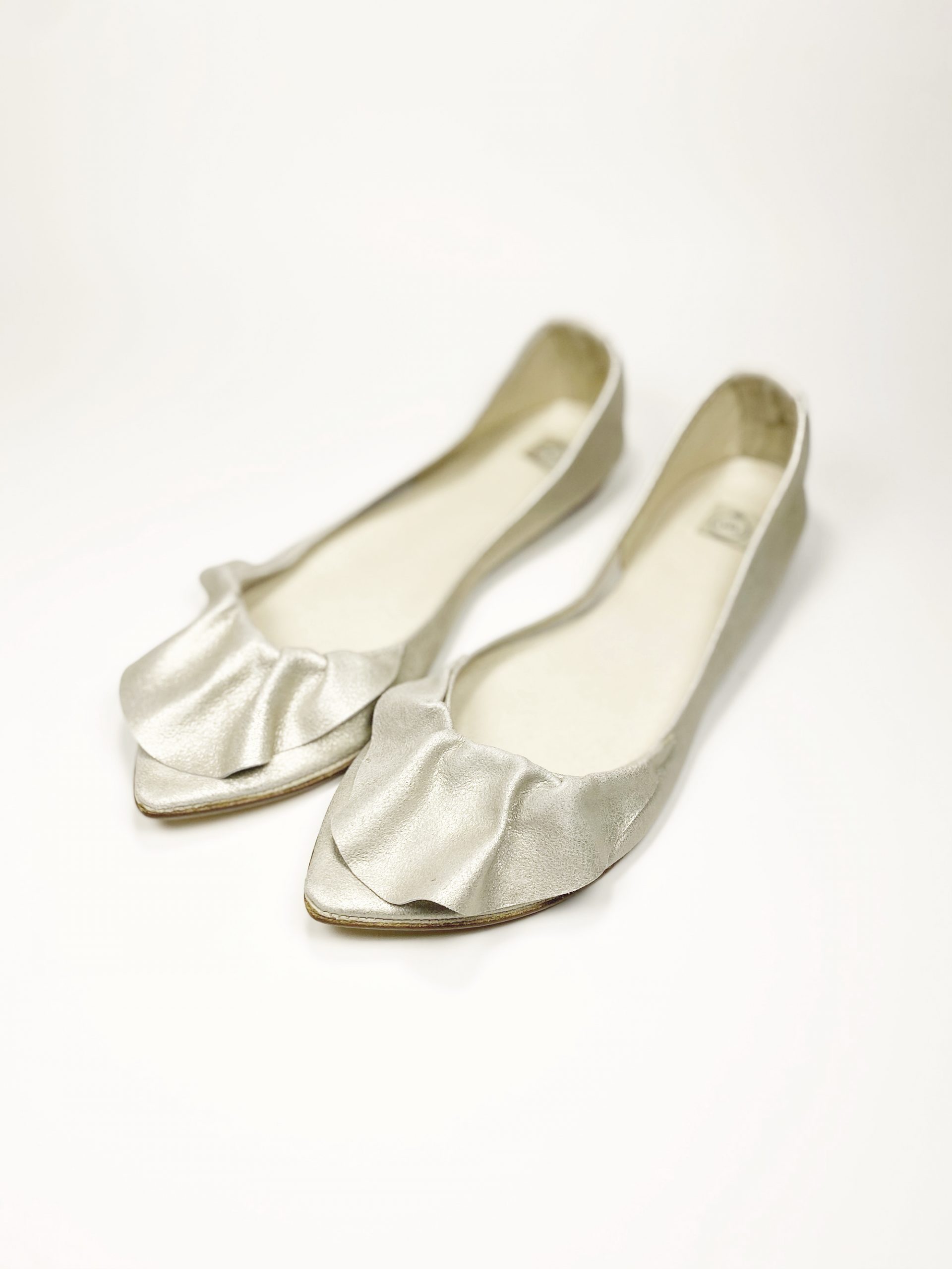 Ruffled pointy flats in white gold — Ele Handmade Shoes