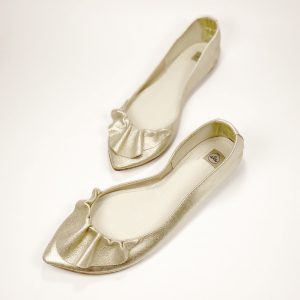 Ruffled pointy flats in soft gold leather, elehandmade shoes