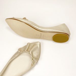 Ruffled pointy flats in soft gold leather, elehandmade shoes