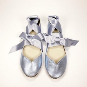 ROUND FLATS IN LIGHT BLUE METALLIC LEATHER with SATIN RIBBONS
