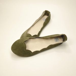 Ballet Flats Shoes in Olive Gree Italian Suede With Scalloped Edge