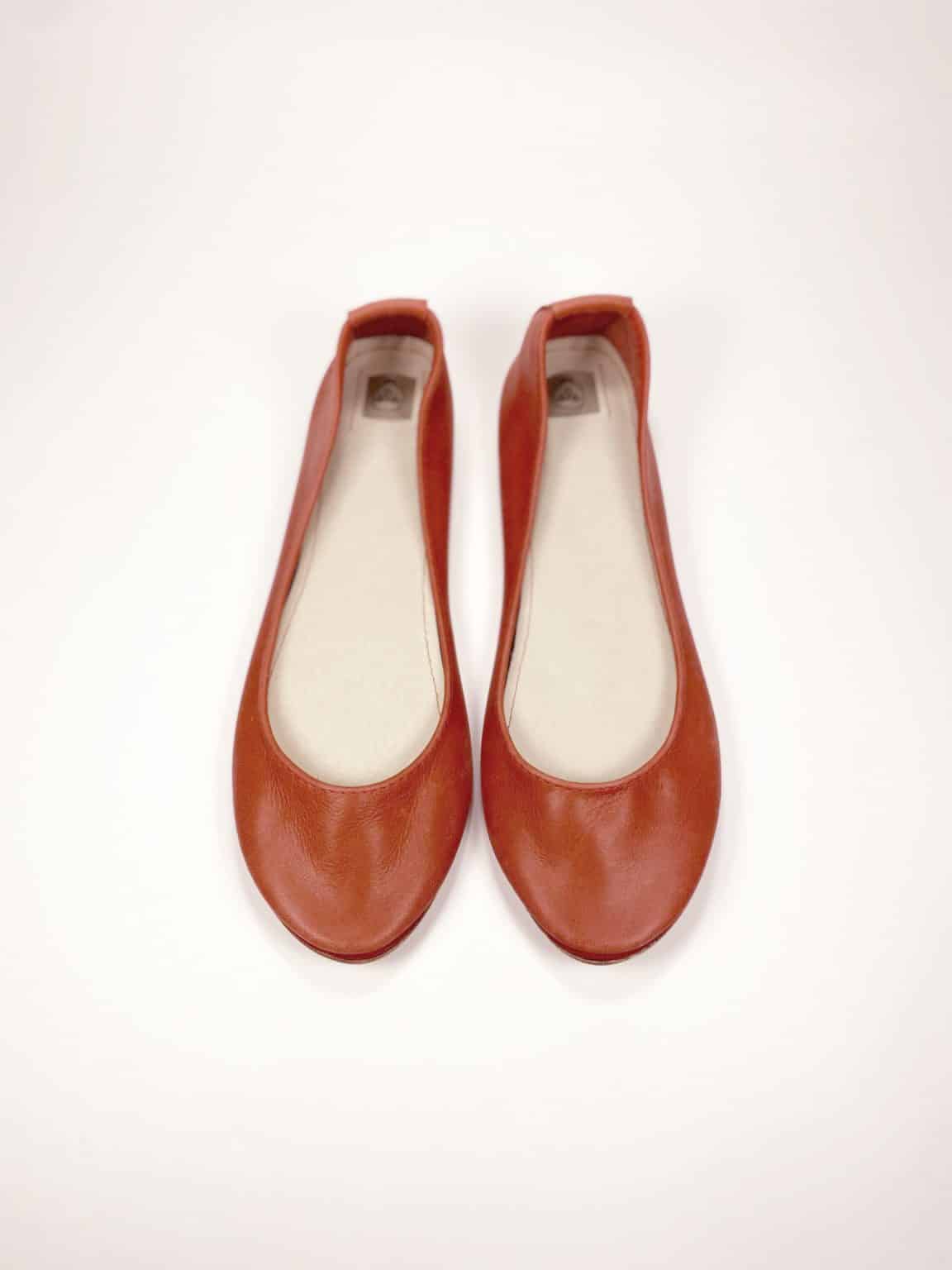 Round-toe ballet flats in warm terracotta red Italian leather with low heel and leather soles – elehandmade shoes