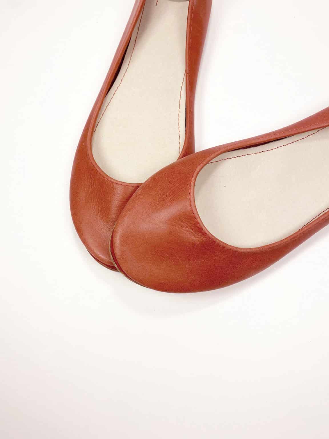 Round-toe ballet flats in warm terracotta red Italian leather with low heel and leather soles – elehandmade shoes