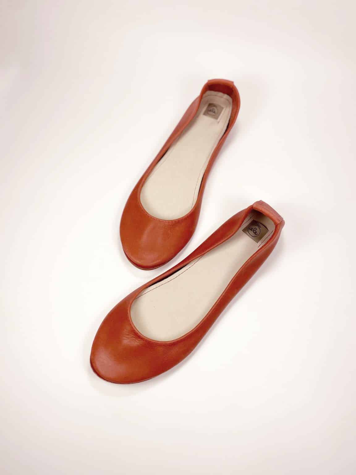 Round-toe ballet flats in warm terracotta red Italian leather with low heel and leather soles – elehandmade shoes