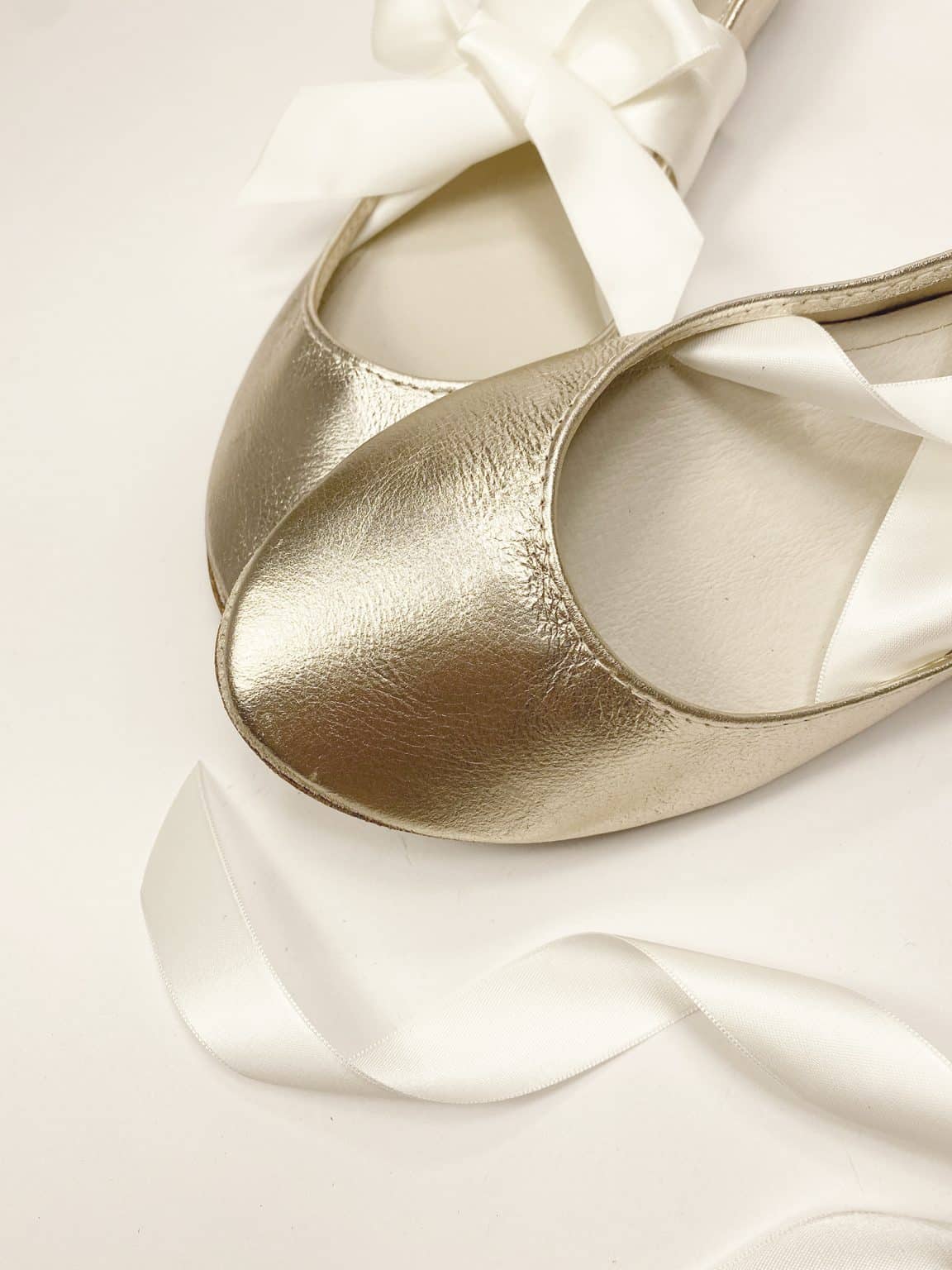 Close-up of gold Italian leather bridal shoes, handmade in big sizes by Elehandmade