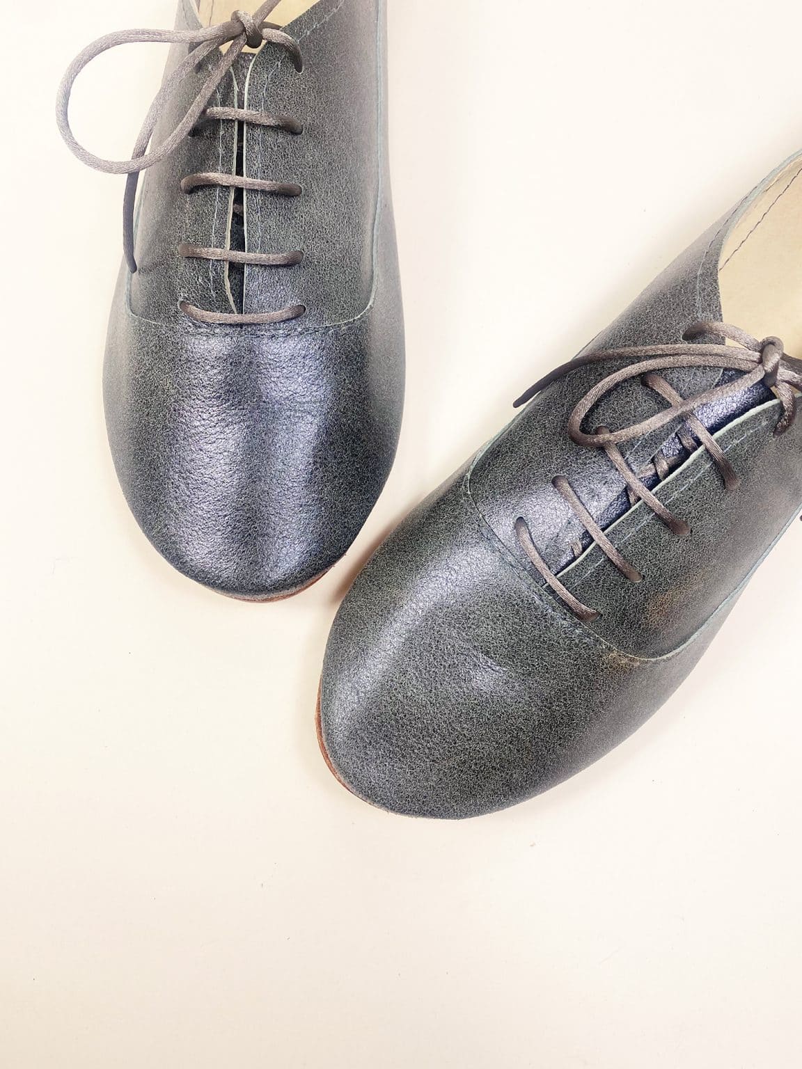 Lace-up flats in navy blue metallic Italian leather with round toe – elehandmade shoes