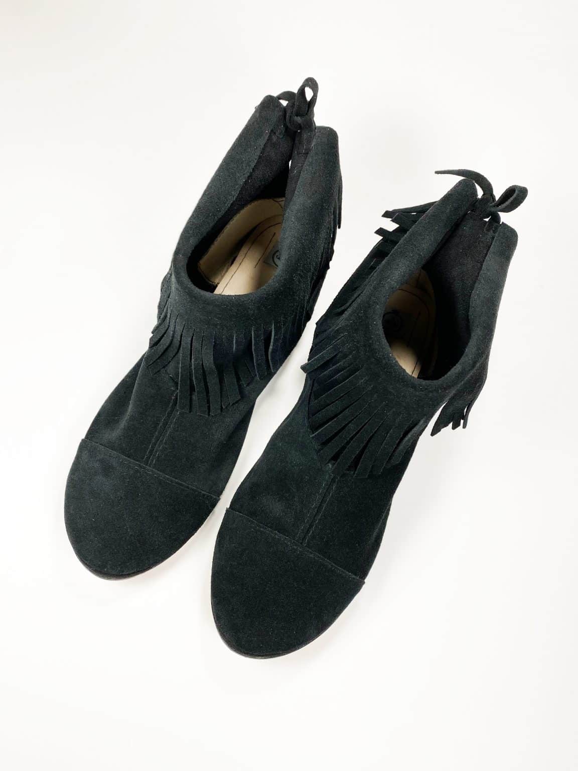 Ankle Booties with Fringes in Black Soft Italian Suede Leather, Elehandmade Boots Shoes, black indian fringed ankle boots, Minnetonka booties
