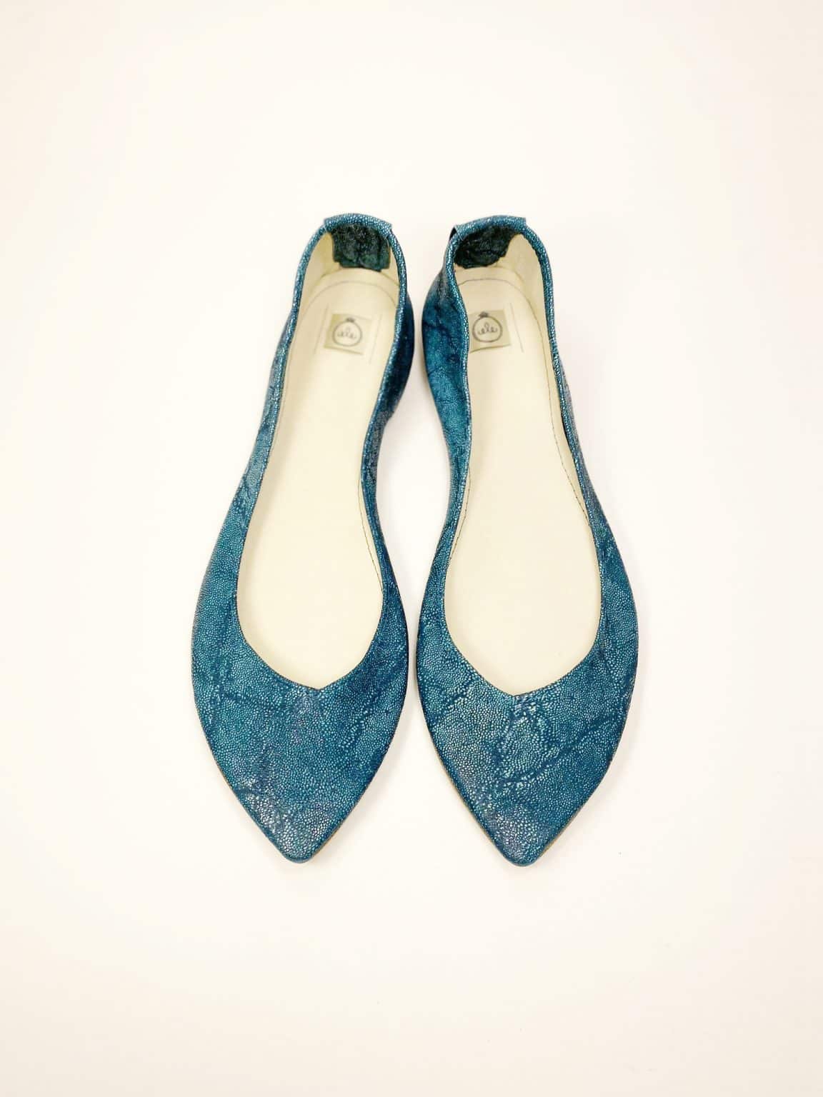 Pointy Flats in Luxurious Textured Teal Exotic Italian Leather, Pump Low Heel in Turquoise Leather, Elehandmade Shoes