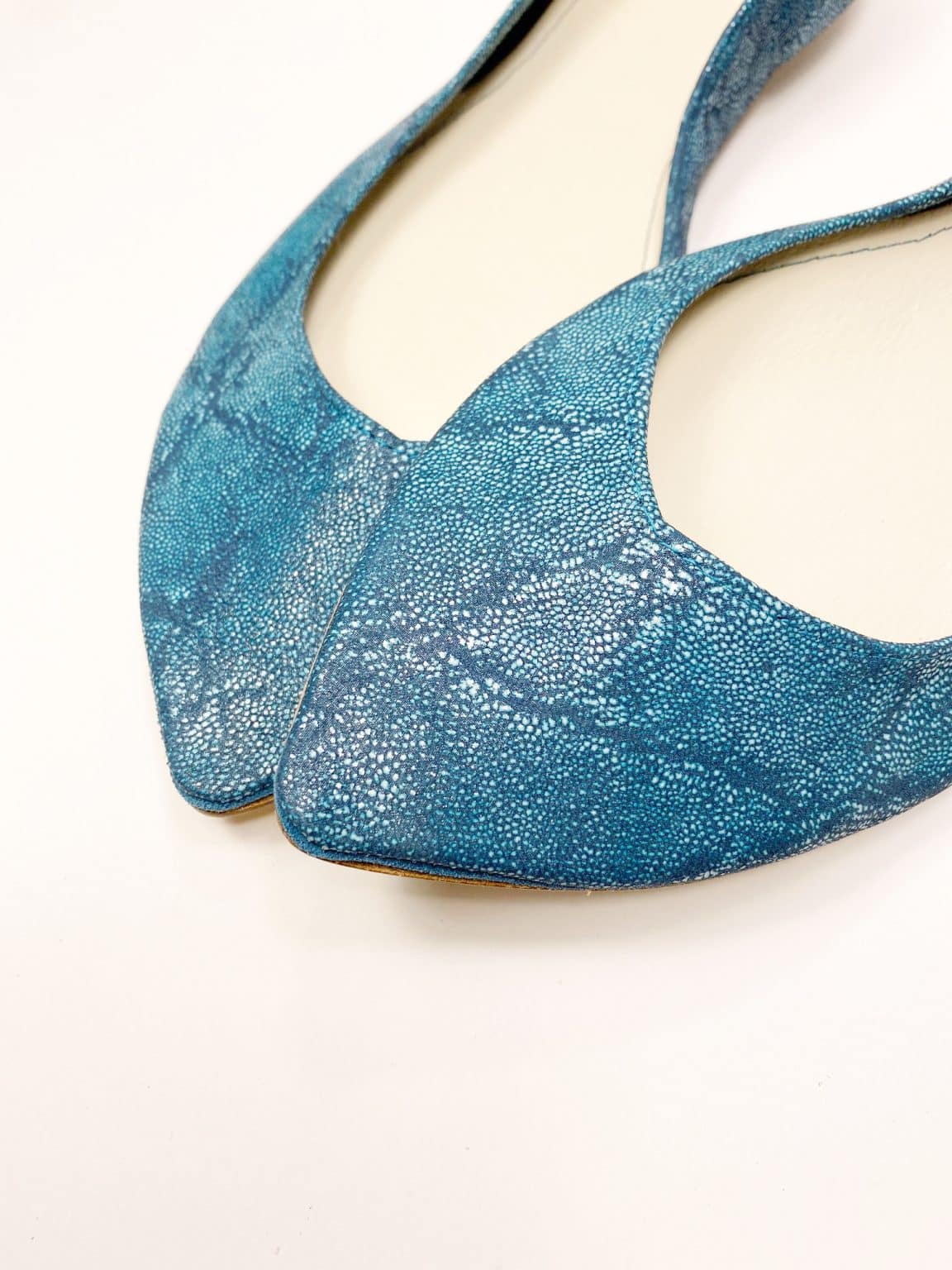 Pointy Flats in Luxurious Textured Teal Exotic Italian Leather, Pump Low Heel in Turquoise Leather, Elehandmade Shoes