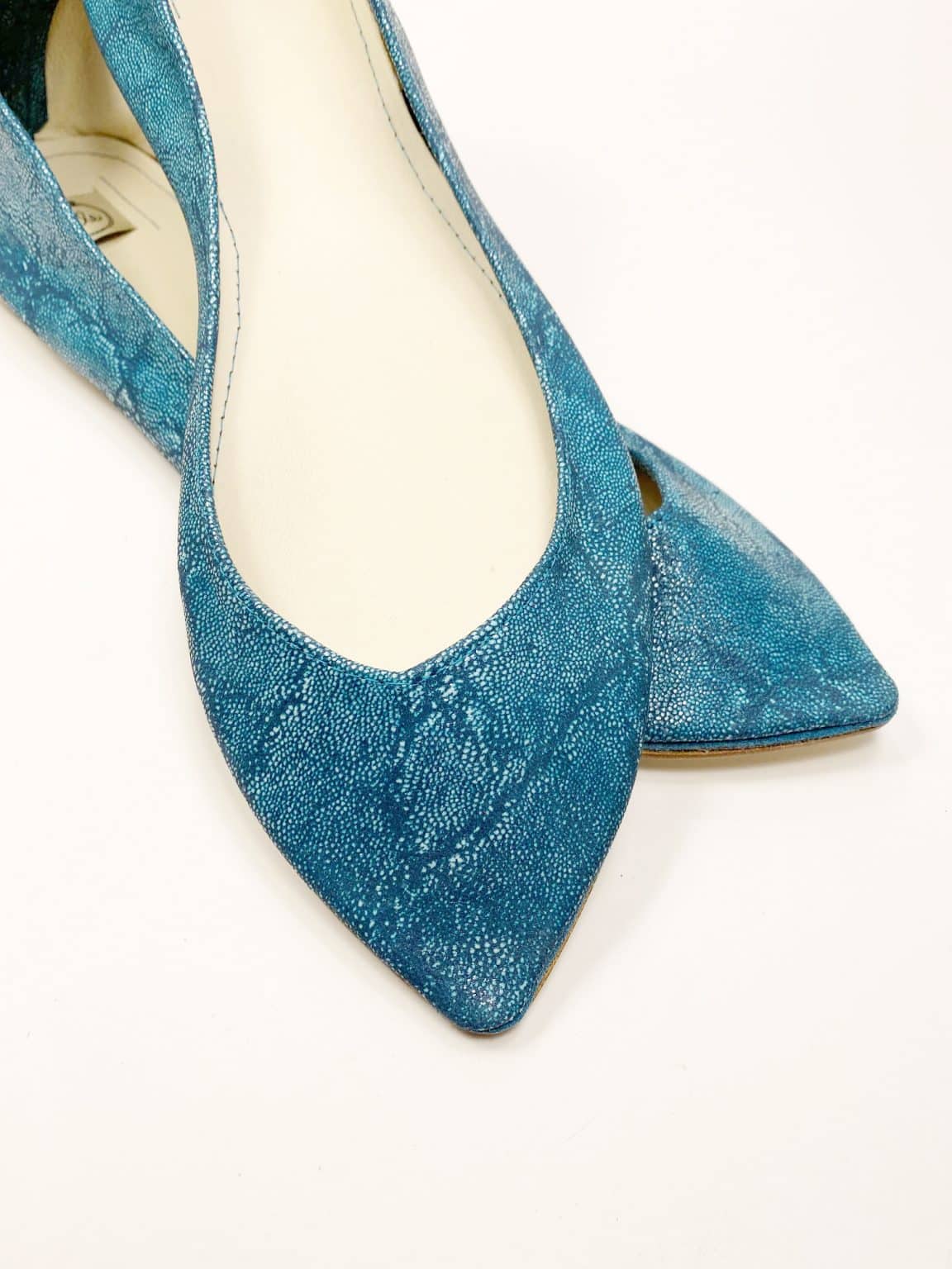 Pointy Flats in Luxurious Textured Teal Exotic Italian Leather, Pump Low Heel in Turquoise Leather, Elehandmade Shoes