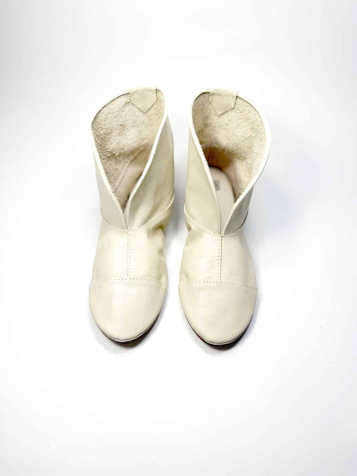 Ivory White Women´s Cowboy Ankle boots in Italian Soft Leather, Elehandmade low heel Bridal booties, wedding boots