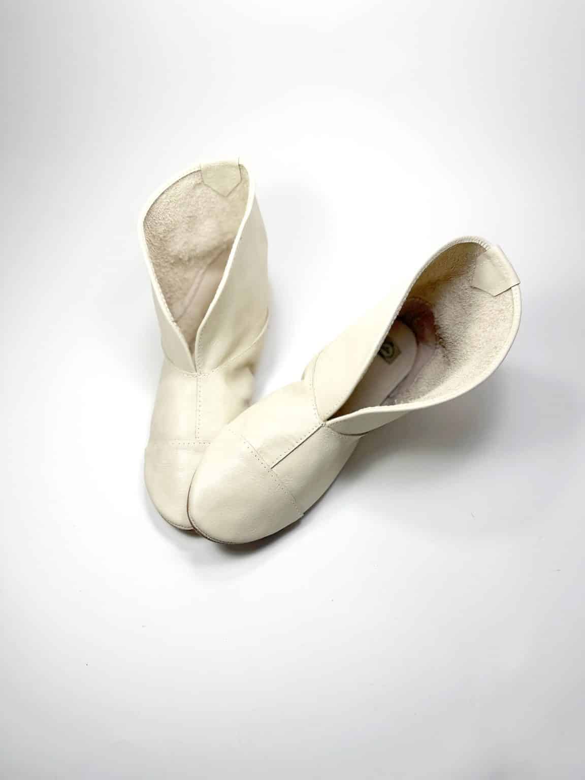 Ivory White Women´s Cowboy Ankle boots in Italian Soft Leather, Elehandmade low heel Bridal booties, wedding boots