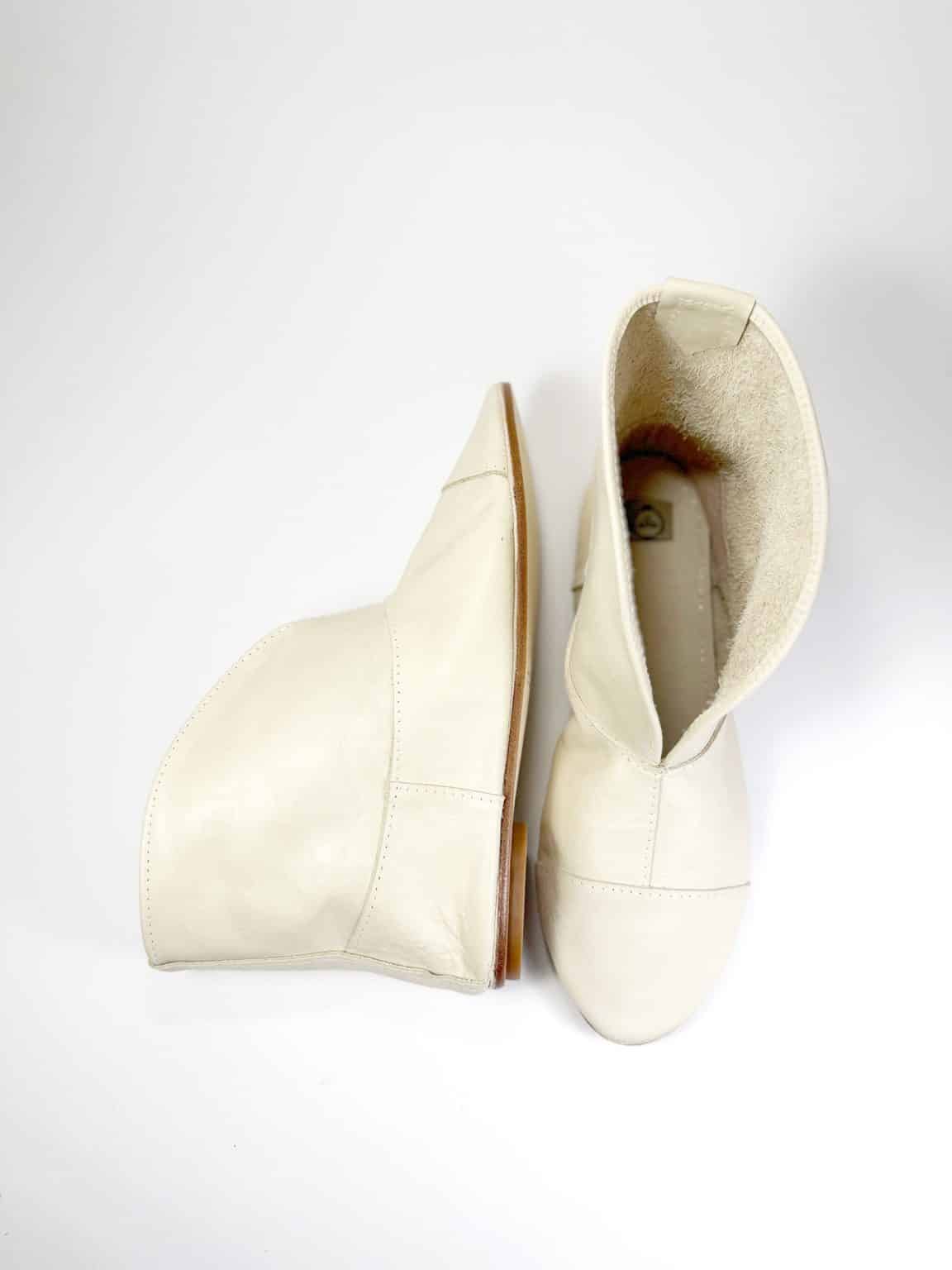 Ivory White Women´s Cowboy Ankle boots in Italian Soft Leather, Elehandmade low heel Bridal booties, wedding boots