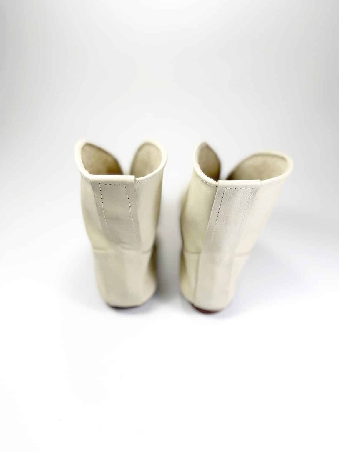 Ivory White Women´s Cowboy Ankle boots in Italian Soft Leather, Elehandmade low heel Bridal booties, wedding boots