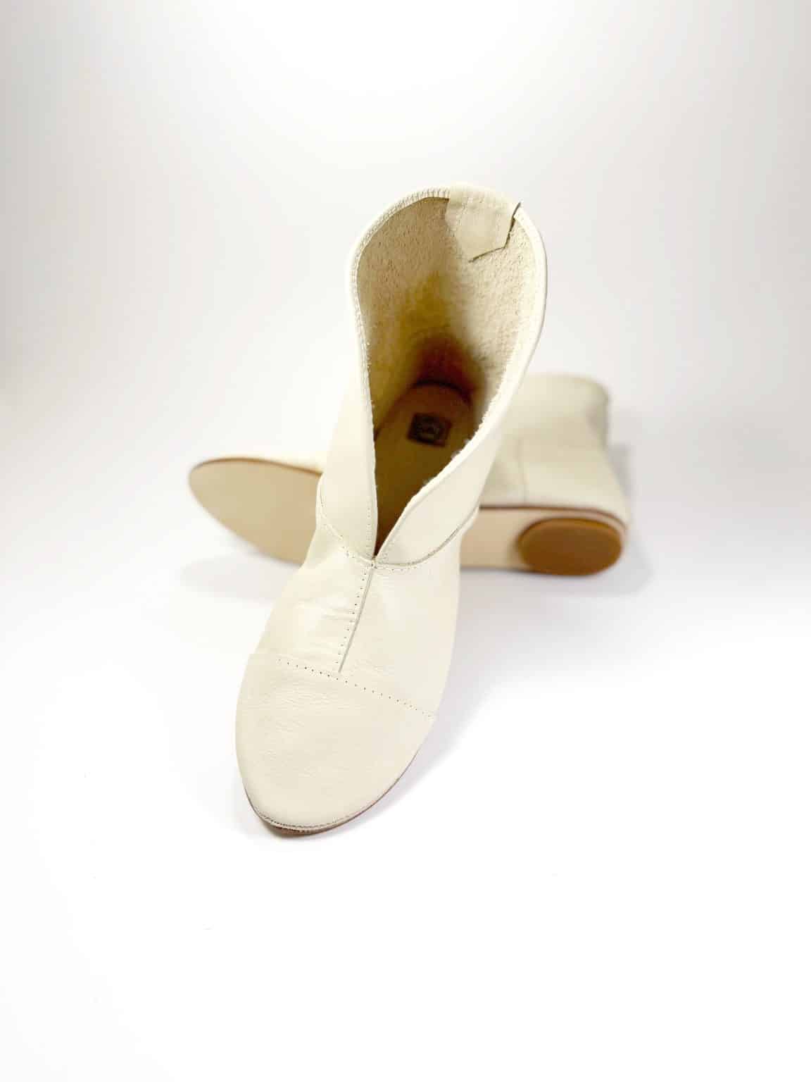 Ivory White Women´s Cowboy Ankle boots in Italian Soft Leather, Elehandmade low heel Bridal booties, wedding boots
